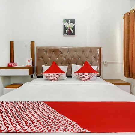 Oyo Life 3415 Penginapan Wimane Palembang Esterno foto