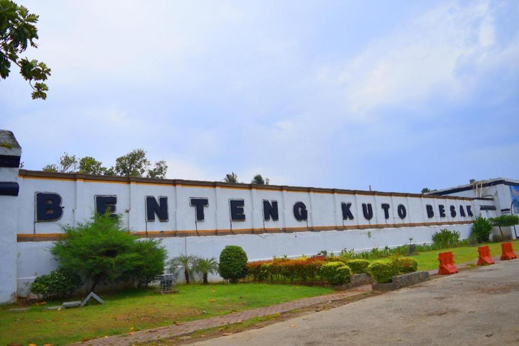 Oyo Life 3415 Penginapan Wimane Palembang Esterno foto