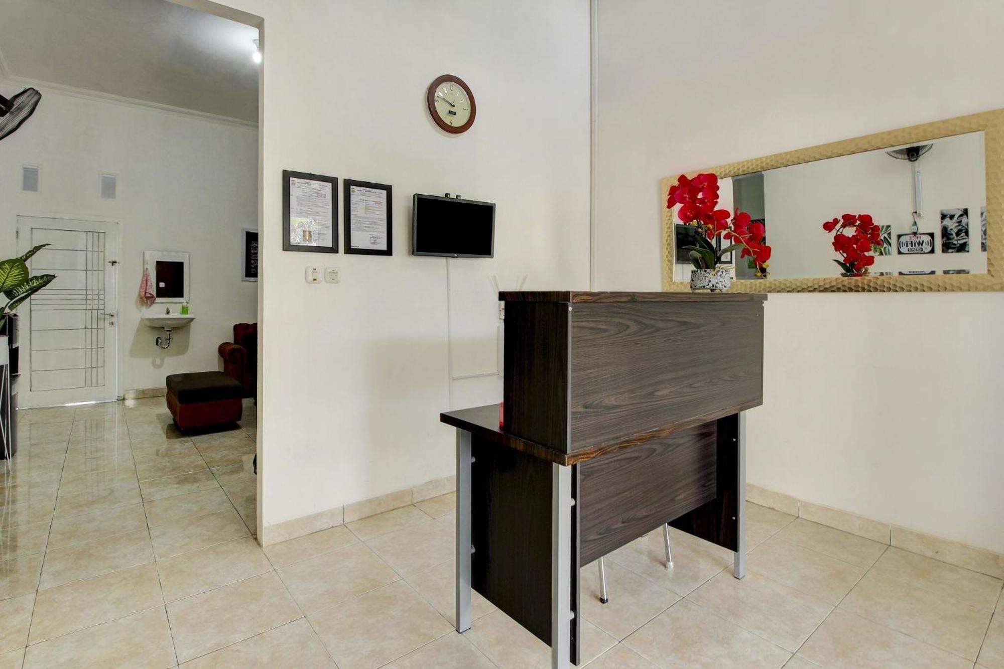 Oyo Life 3415 Penginapan Wimane Palembang Esterno foto