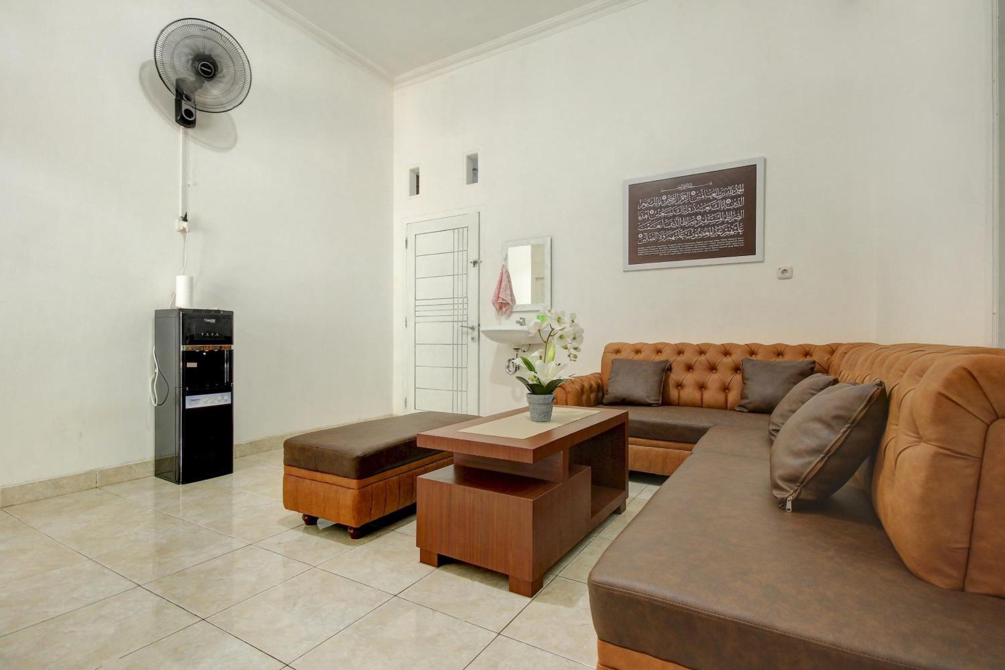 Oyo Life 3415 Penginapan Wimane Palembang Esterno foto