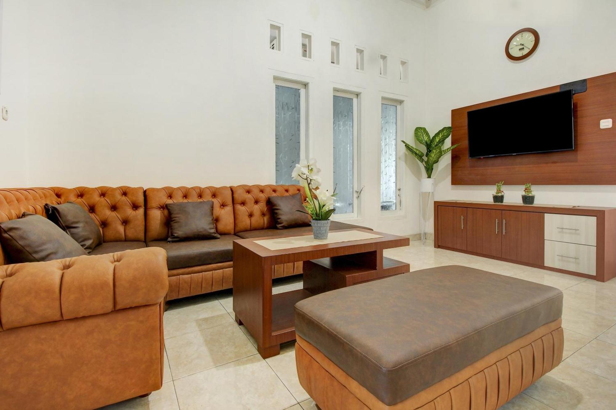 Oyo Life 3415 Penginapan Wimane Palembang Esterno foto