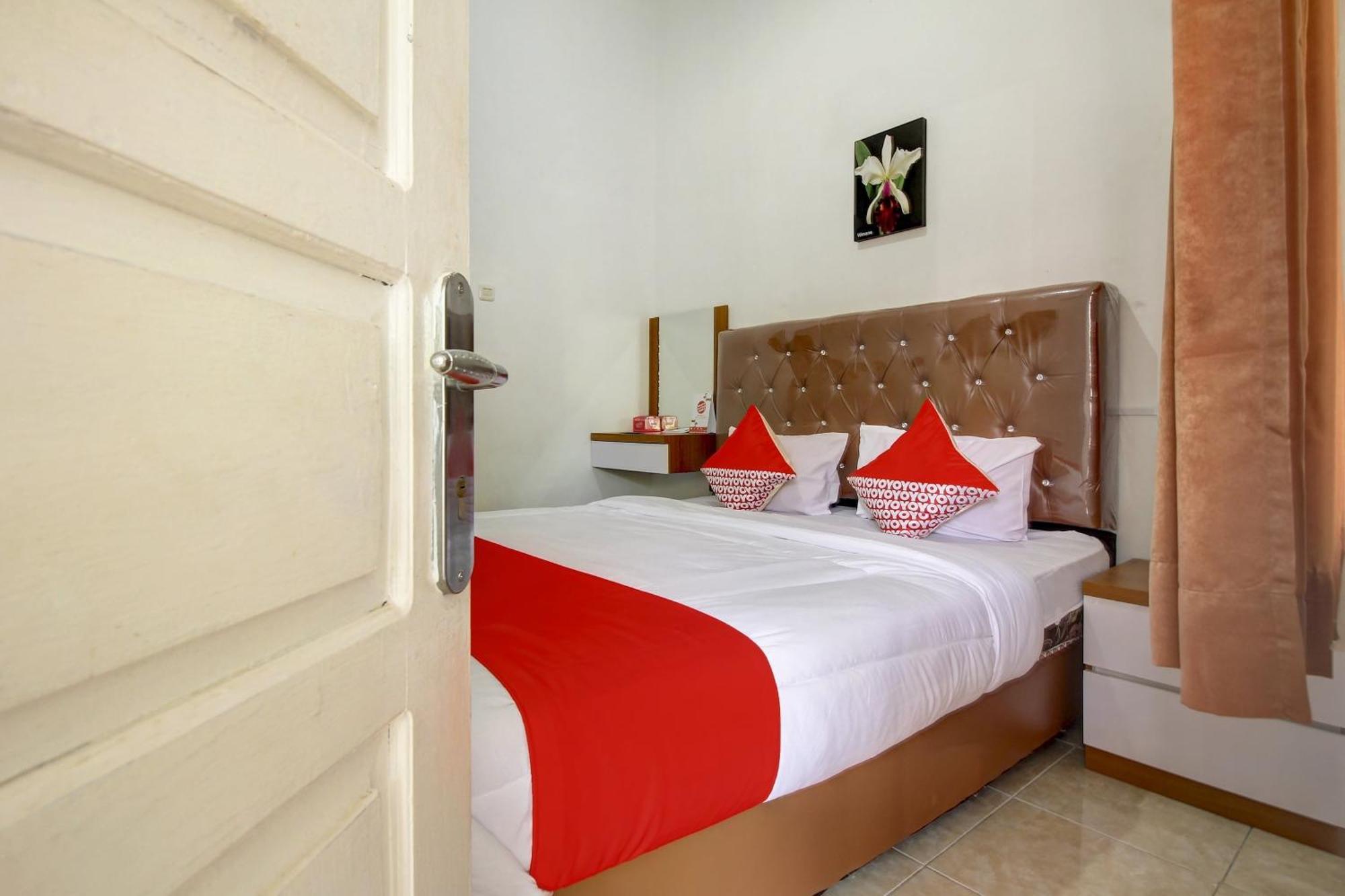 Oyo Life 3415 Penginapan Wimane Palembang Esterno foto