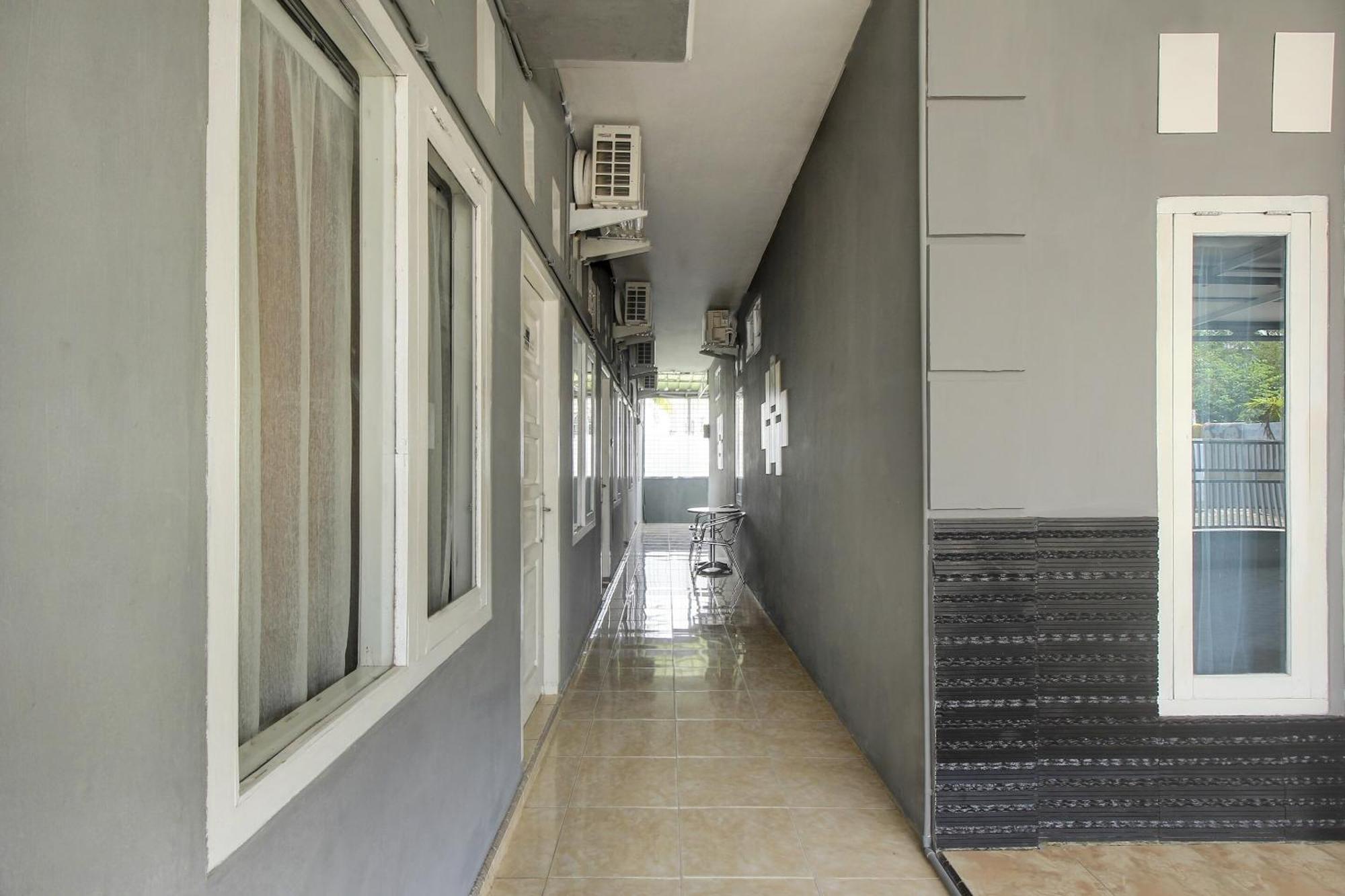 Oyo Life 3415 Penginapan Wimane Palembang Esterno foto